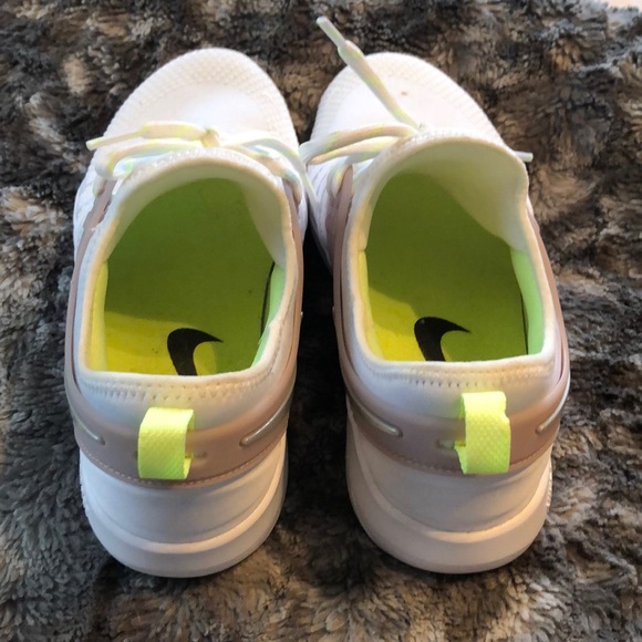 Women’s Nike Free training tennis shoe - Picture 3 of 7